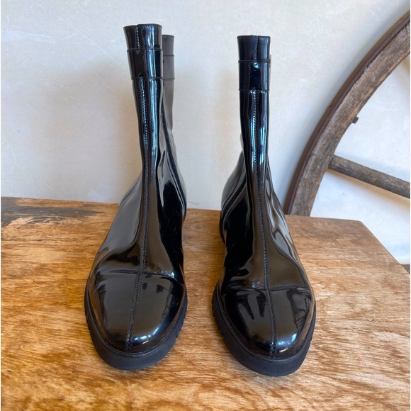 SALVATORE FERRAGAMO Black Patient Leather Flat Comfort Ankle Boots 7 1/2 B NEW!! - Picture 2 of 13